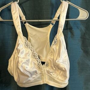 Delmar Elegant White Lace Women's Bra with Front Closure.
